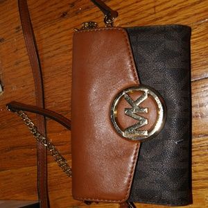 Michael kors crossbody